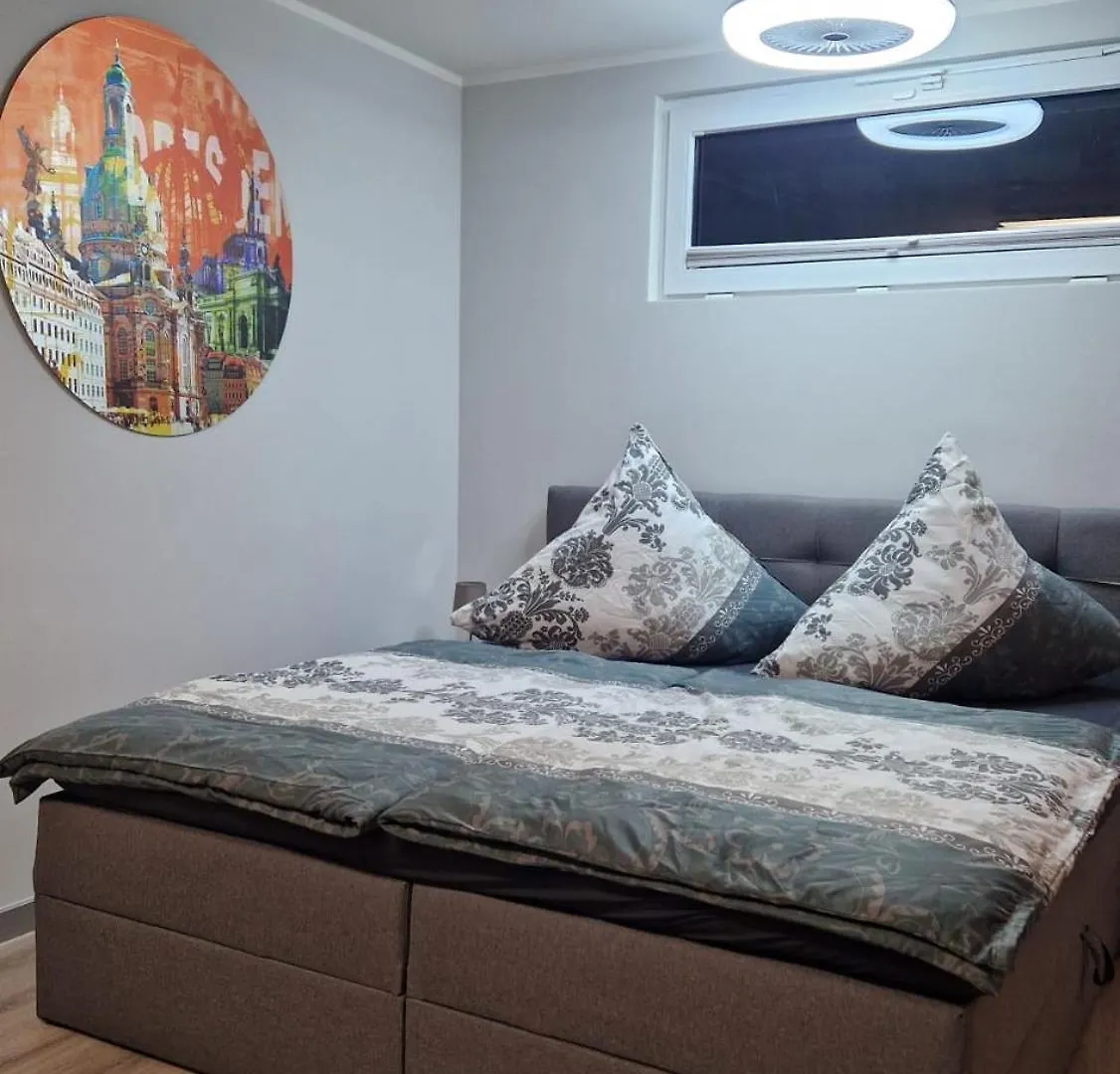 Ferienwohnung Oder Studio Dresden-Neustadt Inkl Parkplatz Mit Balkon Oder Terrasse Drezno