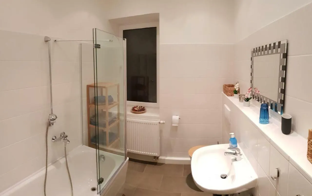 Apartament Ferienwohnung Oder Studio Dresden-Neustadt Inkl Parkplatz Mit Balkon Oder Terrasse Niemcy